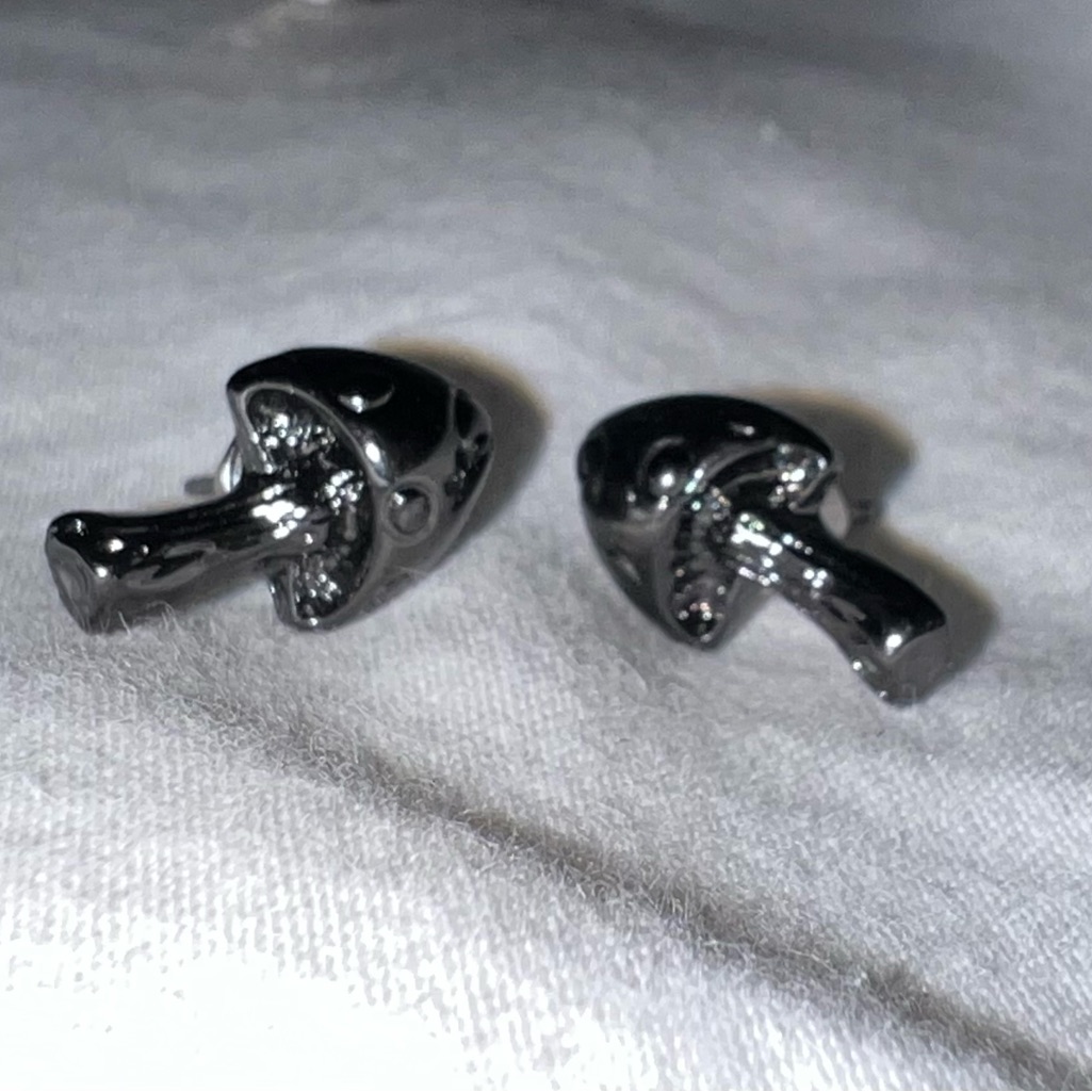 Hot Topic Mushroom Earrings